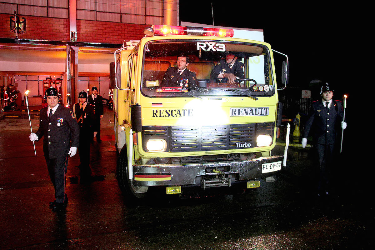 Resultado de imagen para carro de bomba chile amarillo